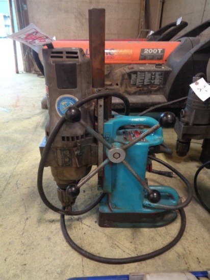 MILWAUKEE Magnetic Drill Press