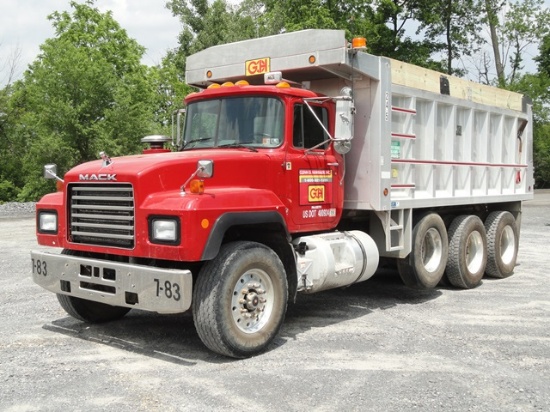 2000 MACK Model RD688S Tri-Axle Dump Truck, VIN# 1M2P270C3YM053268, powered