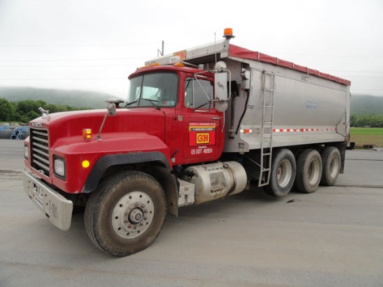 2000 MACK Model RD688S Tri-Axle Dump Truck, VIN# 1M2P270C7YM054679, powered