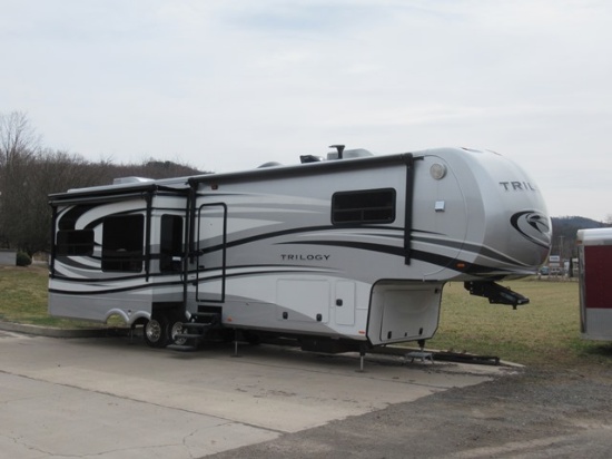 2014 DYNAMAX Trilogy 3650RL Fifth Wheel 4-Season Camper, VIN# 5ZT3TL2B3EC00