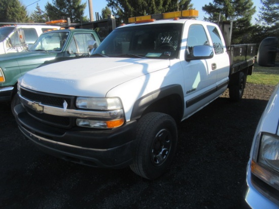 2001 CHEVROLET Model 2500HD LS 4x4 Flatbed Truck, VIN# 1GCHK29UX1E278567, p