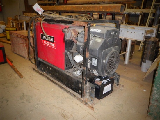 LINCOLN Ranger 10,000, 225 Amp Gas Powered Welder, s/n U1050414508, equippe