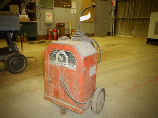 LINCOLN Model AC225 Electric Welder, with leads.