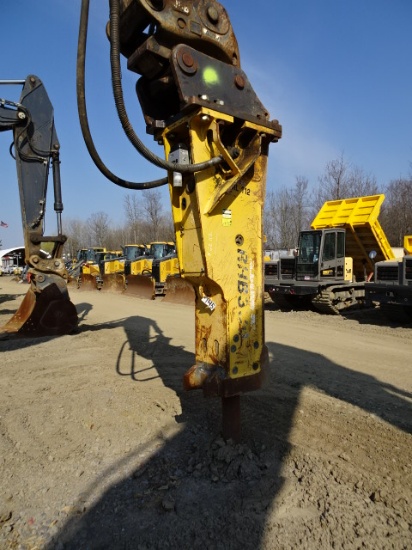 (GIL-112) 2017 MAGNUM Model RHB330 Hydraulic Demolition Hammer, s/n H840516