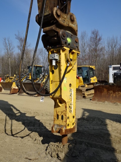 (GIL-039) 2015 MAGNUM Model RHB325 Hydraulic Demolition Hammer, s/n H899, w