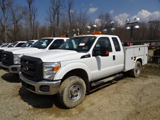 (P-100) 2015 FORD Model F-350XL Super Duty 4x4 Extended Cab Utility Truck,