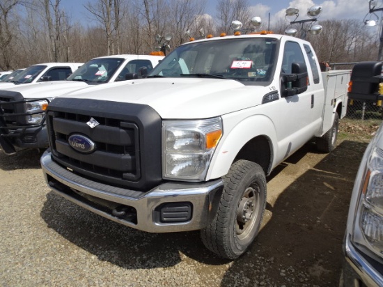 (P-101) 2015 FORD Model F-350XL Super Duty 4x4 Extended Cab Utility Truck,