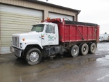 (Unit #TRD86) 2000 INTERNATIONAL Model 2574 Tri-Axle Dump Truck, VIN# 1HTGG