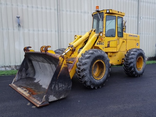 (Unit# 35-351) 1984 JOHN DEERE Model 644C Rubber Tired Loader, s/n 500877,