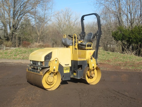 2004 CATERPILLAR Model CB224E Vibratory Roller, s/n 22403091, powered by Ca