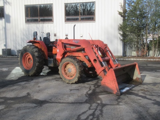 KUBOTA Model M8200DT, 4x4 Utility Tractor, s/n 50220, powered by Kubota die