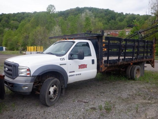 2005 FORD Model F-550XL Super Duty Stake Body Truck, VIN# 1FDAF56P95EA54942, powered by Power Stroke