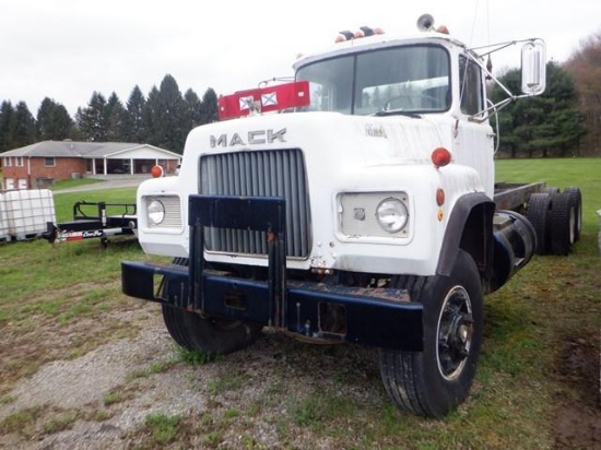 1974 MACK Model RD685 Tandem Axle Cab and Chassis, VIN# RD685S2251, powered by ENDT675, 237HP diesel