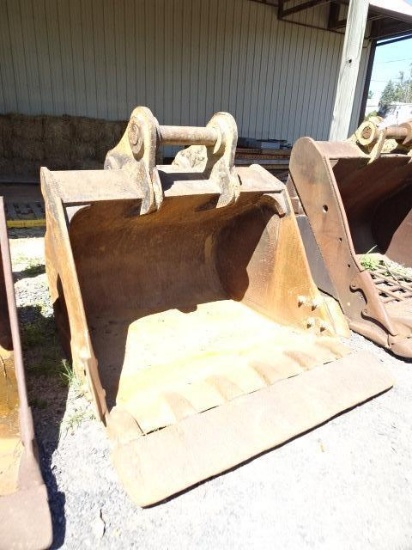 60" Digging Bucket, with straight edge. In poor condition (Cat 330DL)