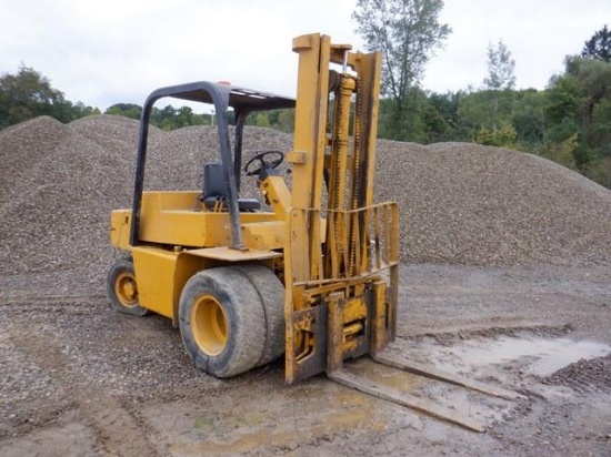 1980 CATERPILLAR Model V80D, 8,000# Pneumatic Tired Forklift, s/n 40X877, powered by 4 cylinder gas
