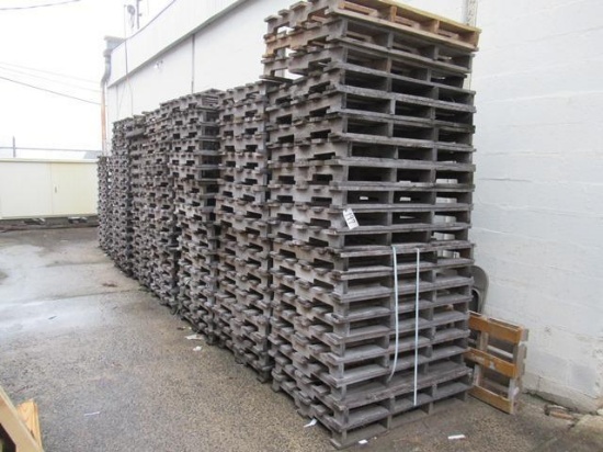 (200+/-) 35"x46" Wood Pallets