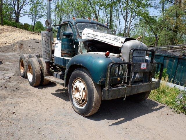 1960 MACK Model B61 Tandem Axle Truck Tractor, | Proxibid