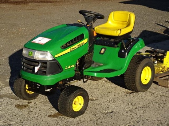 JOHN DEERE LA105 Lawn Tractor, Briggs & Stratton 19.5HP gas, 5 speed transmission, with 42" mower