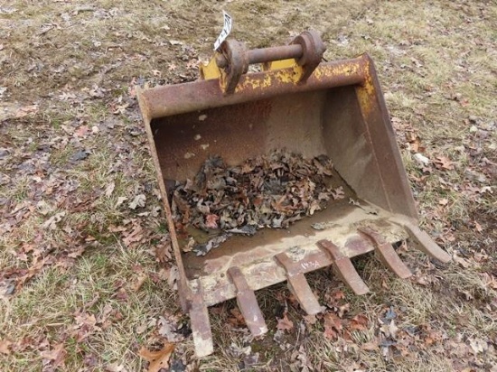 36" Digging Bucket (JD 410D) (Clearfield) (GJ Personal Asset)