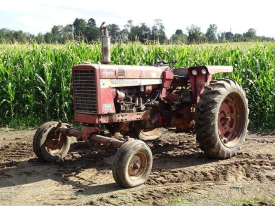 1971 INTERNATIONAL Model 544 Farmall Utility Tractor, s/n 2300479U015191, powered by Int'l 4