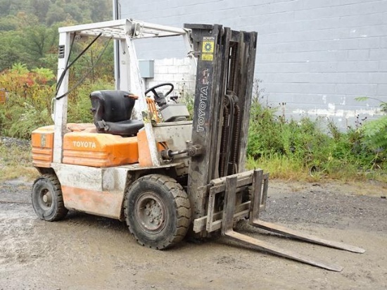 TOYOTA Model 42-5FG25, 5,000# Pneumatic Tired Forklift, s/n 79376, powered by 4 cylinder gas engine