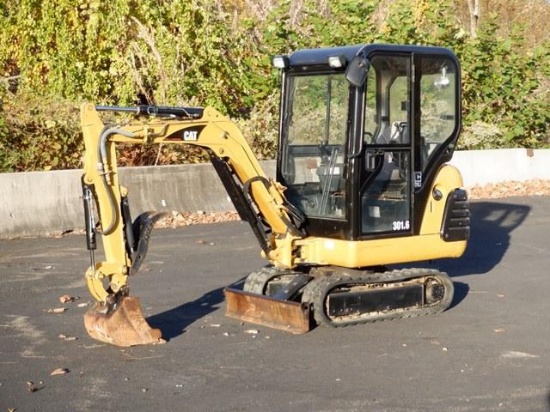 2002 CATERPILLAR Model 301.6 Mini Hydraulic Excavator, s/n BDH00369, powered by Perkins 3 cylinder