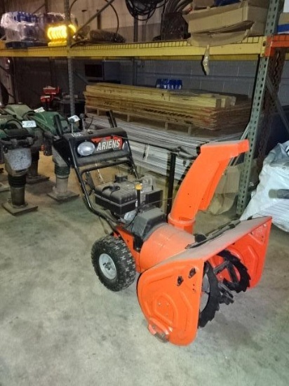 ARIENS 8526, 26" Snow Blower, Tecumseh gas