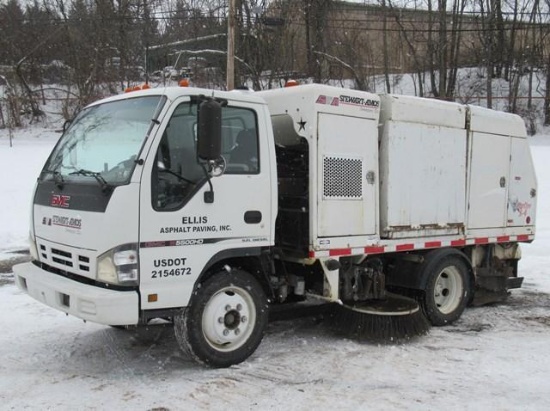 2007 GMC Model W5500 HD Sweeper Truck, VIN# J8DE5B16577301501, powered by 5.2L diesel engine and