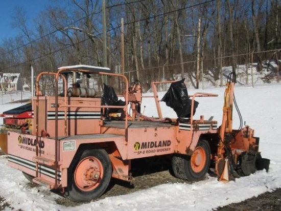 2001 MIDLAND Model SPD-8 Road Widener, s/n 250, powered by JD diesel engine and hydrostatic,