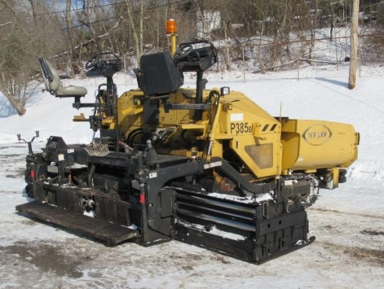 2017 WEILER Model 385B Crawler Paver, s/n P385B-2326, powered by Cat C3.4B diesel engine and