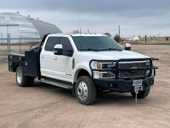 2022 FORD Model F-450 Lariat, 4x4 Crew Cab Flatbed/Utility Truck, VIN# 1FT8W4DT5NEC30947, powered by