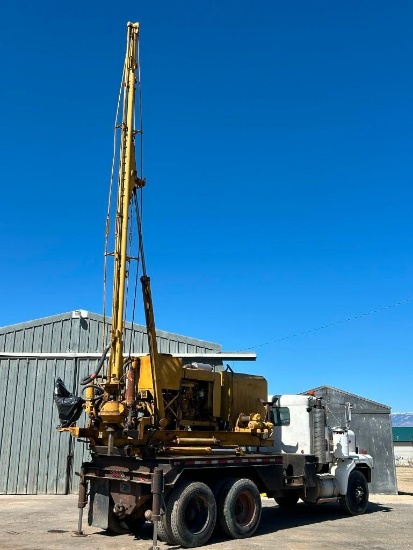 TEXOMA/REEDRILL Model 500 Production Digger, s/n 6654, powered by John Deere 4 cylinder diesel