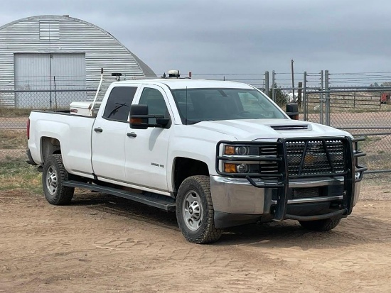 2017 CHEVROLET Model 2500HD, 4x4 Crew Cab Pickup Truck, VIN# 1GC1KUEY4HF214728, powered by Duramax