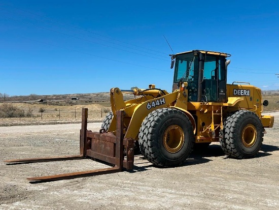 2002 JOHN DEERE Model 644H Rubber Tired Loader, s/n 584202, powered by JD 6081H diesel engine and
