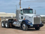 2006 KENWORTH Model T800 Tandem Axle Truck Tractor, VIN# 1XKDDB0X86R136741, powered by Cat C15,