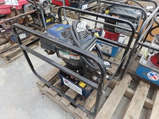 BLACK & BLUE 10,000 PSI Double Acting Hydraulic Pump, Briggs and Stratton gas (CO)
