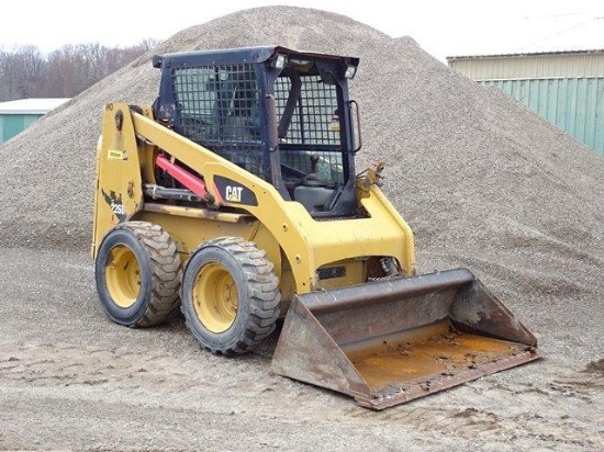 2010 CATERPILLAR Model 226B2 Skid Steer Loader, s/n MJH14910, powered by Cat diesel engine and
