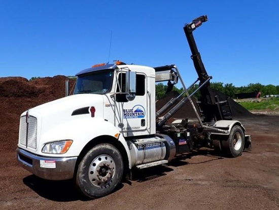 2022 KENWORTH Model T270 Single Axle Hooklift Truck, VIN# 2NKHHM6X2NM474130, powered by Paccar PX-7,