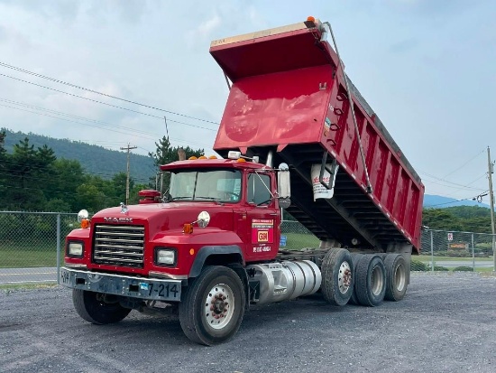 2001 MACK Model RD688S Tri-Axle Dump Truck, VIN# 1M2P267C71M055577, powered by Mack E7-350, 350HP