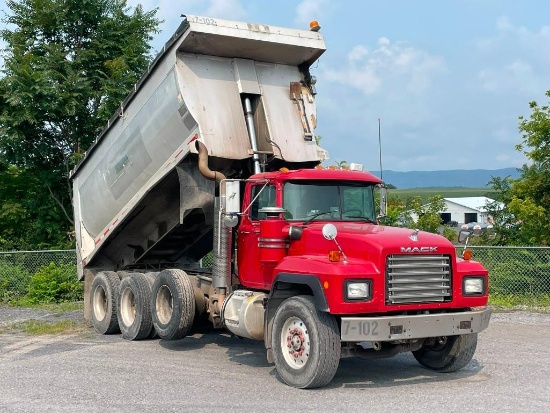 2000 MACK Model RD688S Tri-Axle Dump Truck, VIN# 1M2P270C3YM054680, powered by Mack E7-400, 400HP