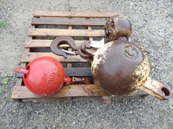 (3) Swivel Balls