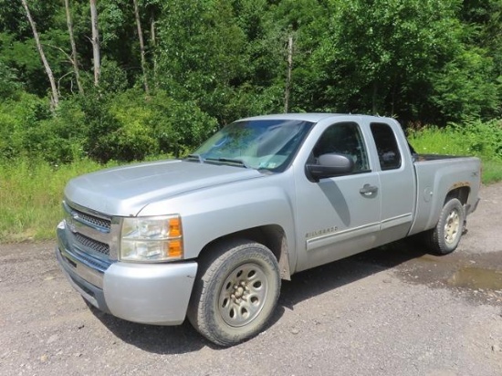 2011 CHEVROLET Silverado LT Quad Cab Pickup Truck, VIN# 1GCRKSEAXBZ178768, powered by 8 cylinder gas