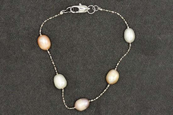Freshwater Cultured 5 White/Pink Pearl Bracelet Freshwater Cultured 5 White/Pink Pearl Bracelet, on