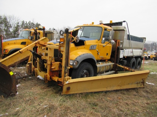 "08 Mack GU713  Dump YW 6 cyl  Diesel  PB PS R AC VIN: 1M2AX04C68M002999; Defects: Body Damage; Stat