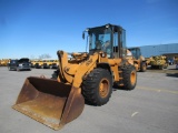 09 Case 621E 2 Yard Loader YW 6 cyl Diesel (Hours: 4;802) Defects: Body damage; Flat tire; Missing p