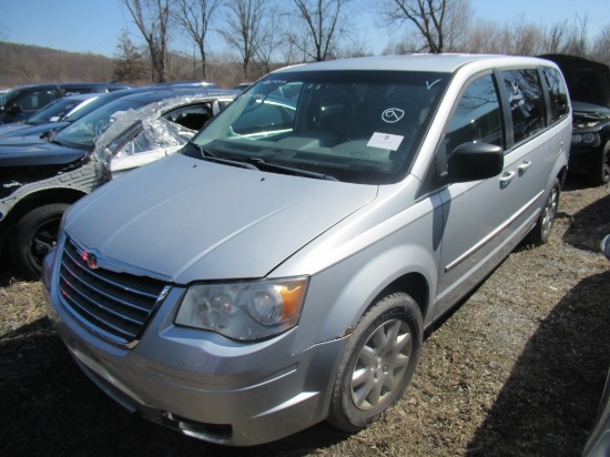 09 Chrysler Town & Country  4DSD SL 6 cyl Started with Jump on 3/22/21 AT PB PS R AC PW VIN: 2A8HR44