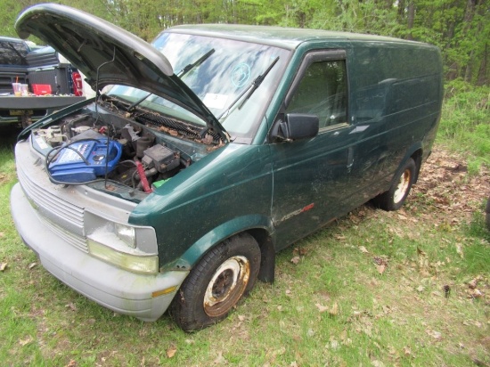 02 Chevrolet Astro  Van GR 6 cyl  Started with Jump on 5/13/21 AT PB PS R AC VIN: 1GCDL19X22B149998;