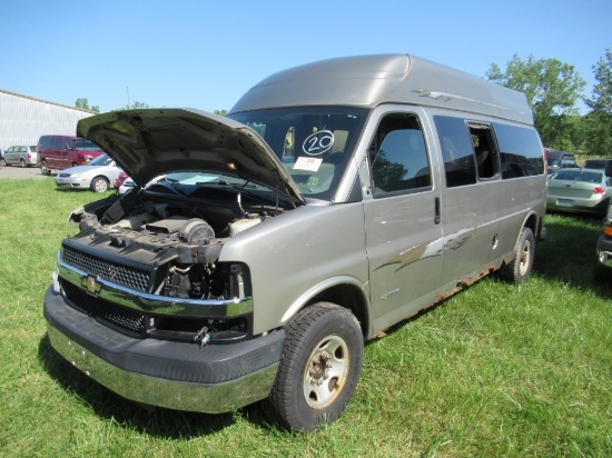 "04 Chevrolet G3500 Express  Van TN 8 cyl  Whlchr Van; Started with Jump 6/8/21 AT PB PS R AC PW VIN