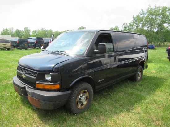 06 Chevrolet G3500 Express  Van BL 8 cyl  Started with Jump on 6/8/21 AT PB PS R AC VIN: 1GCHG35UX61