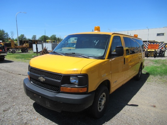 06 Chevrolet Express  Subn YW 8 cyl  Started on 6/14/21 PB PS R AC VIN: 1GA